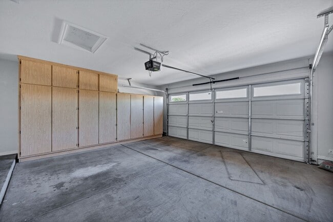 Building Photo - SFH 3-2