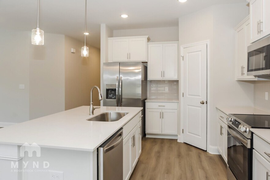 Building Photo - 219 Pine Is Ave