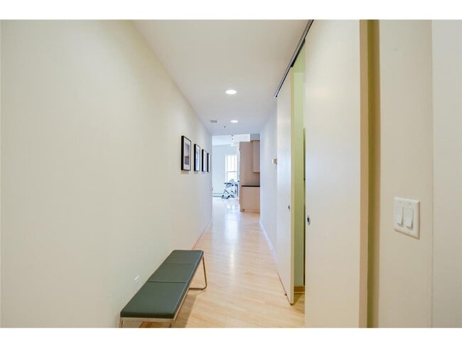 Building Photo - 408 N 1st St