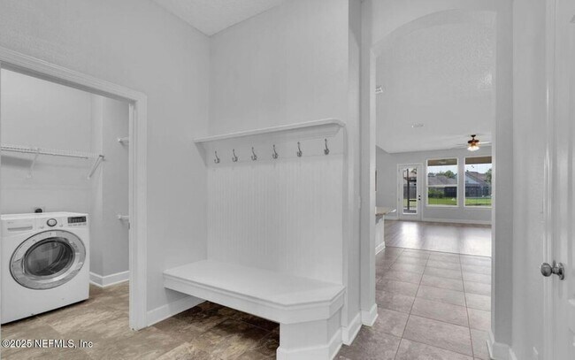 Building Photo - 4431 Vista Point Ln