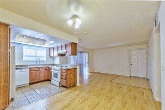 Building Photo - 7200 W Pirates Cove Rd