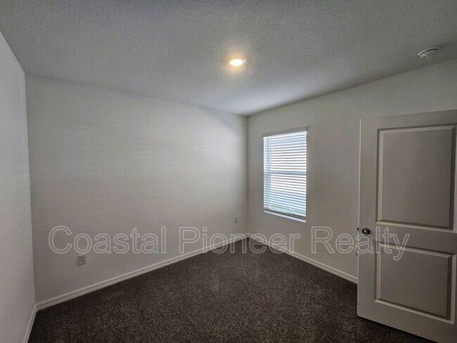 Building Photo - 32520 Weathered Oak Dr