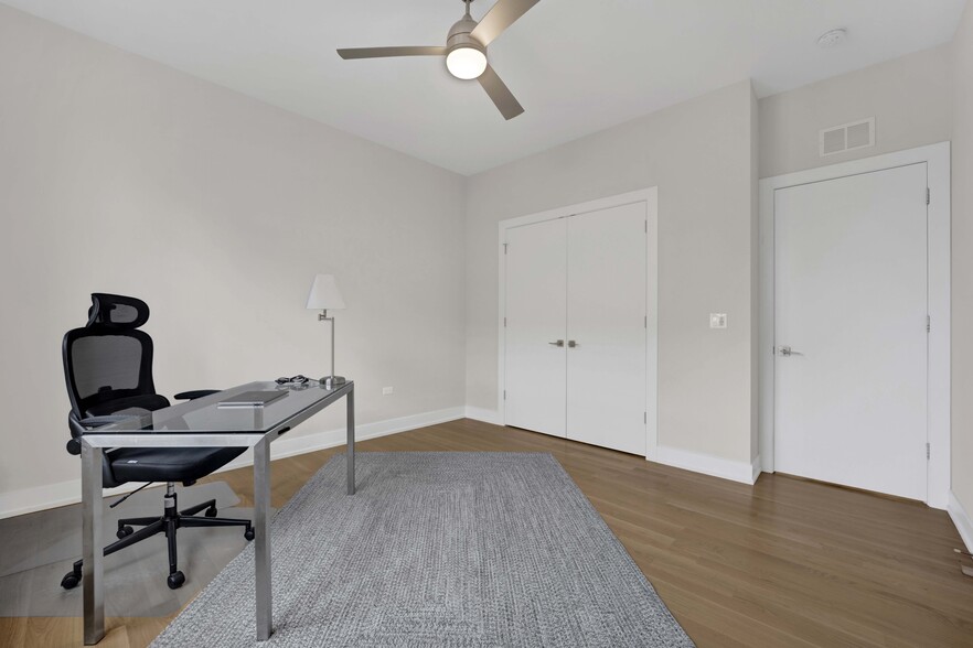 Building Photo - 4024 N Lincoln Ave