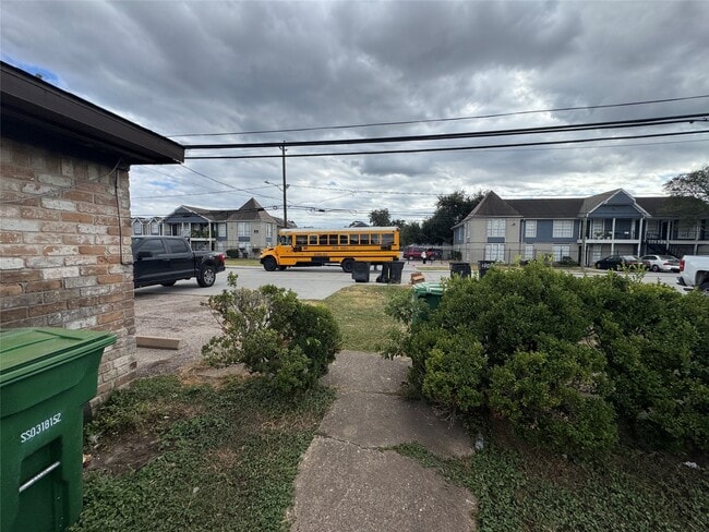 Building Photo - 10032 Neuens Rd