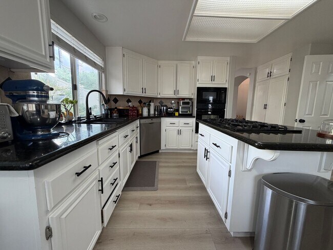 Building Photo - 29164 Greenbrier Pl