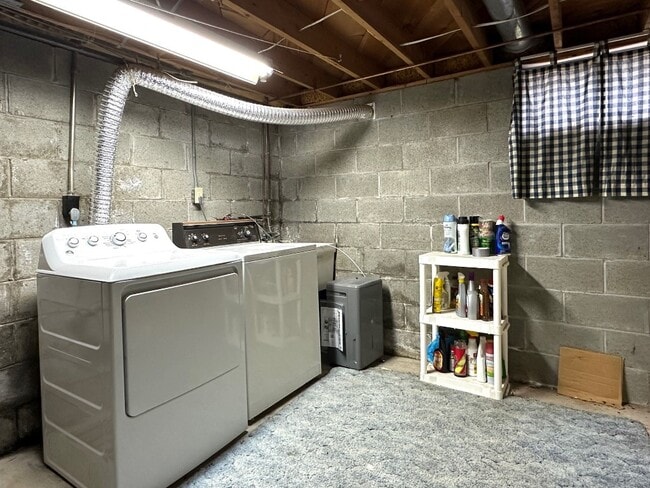 Building Photo - 211 Walnut St