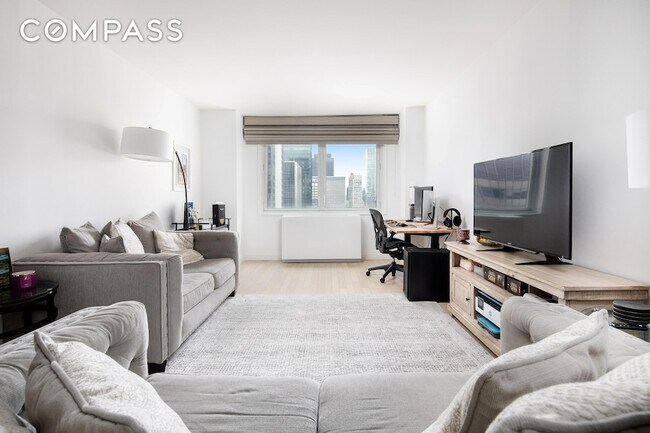 Building Photo - 212 E 47th St