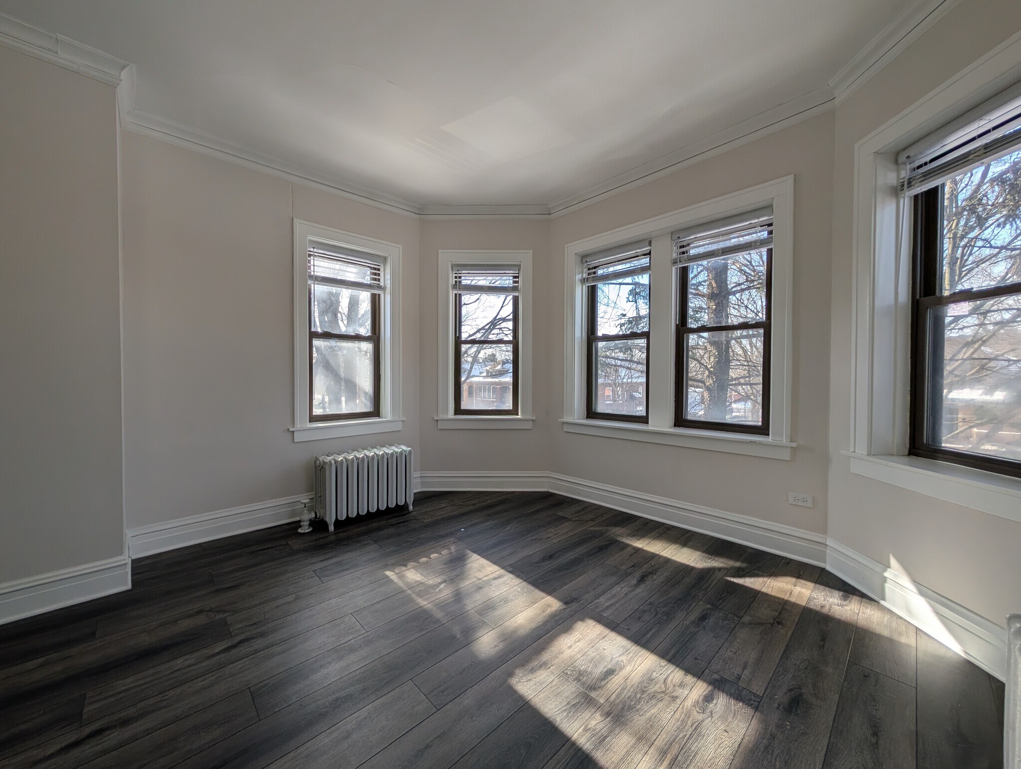 Building Photo - 5817 W Berteau Ave