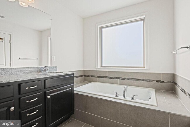 Building Photo - 203 Natural Terrace