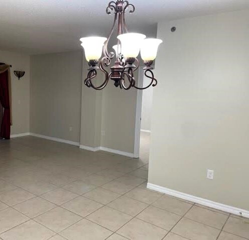 Building Photo - 9340 Fontainebleau Blvd