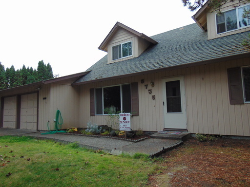 Building Photo - Terrific home, Large Yard, Quiet Street