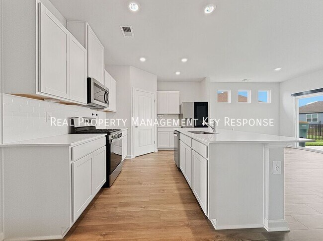 Building Photo - 2042 Live Oak Dr