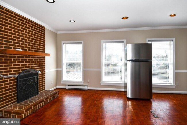 Building Photo - 2 E Federal St