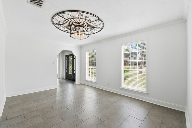 Building Photo - Beautifully Updated 4-Bedroom Home in a Prime Houston Location