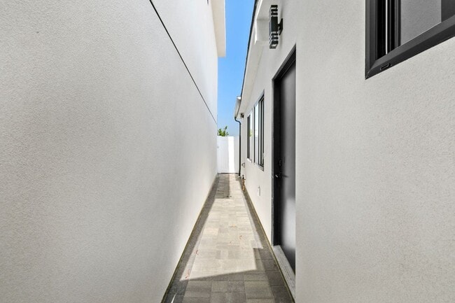 Building Photo - 10943 Christine Way