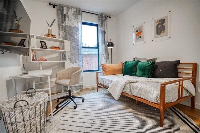 Building Photo - 829 Barnett St NE