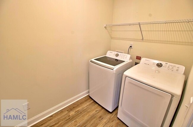 Building Photo - 805 Meloney Dr
