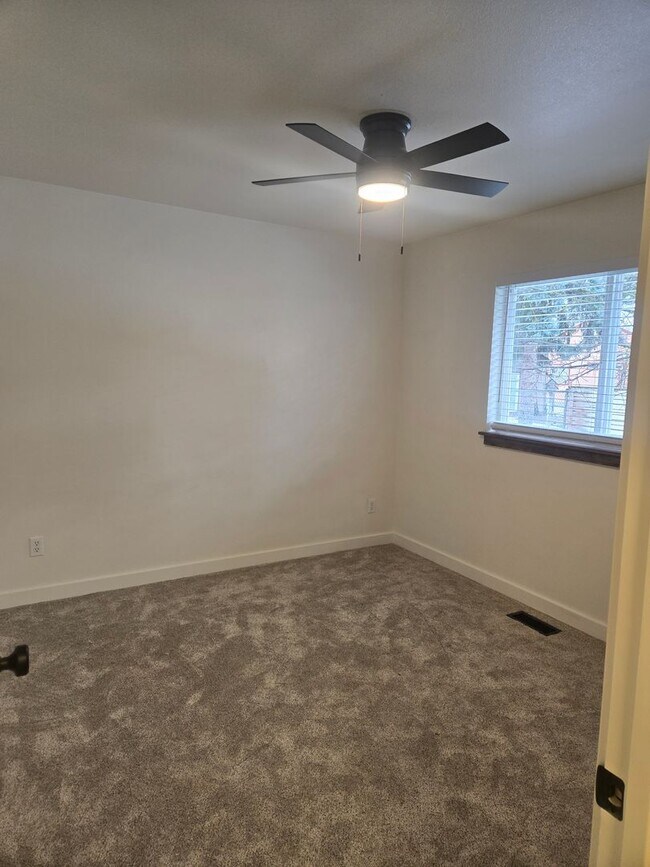 Building Photo - 950 E Lunceford Ln