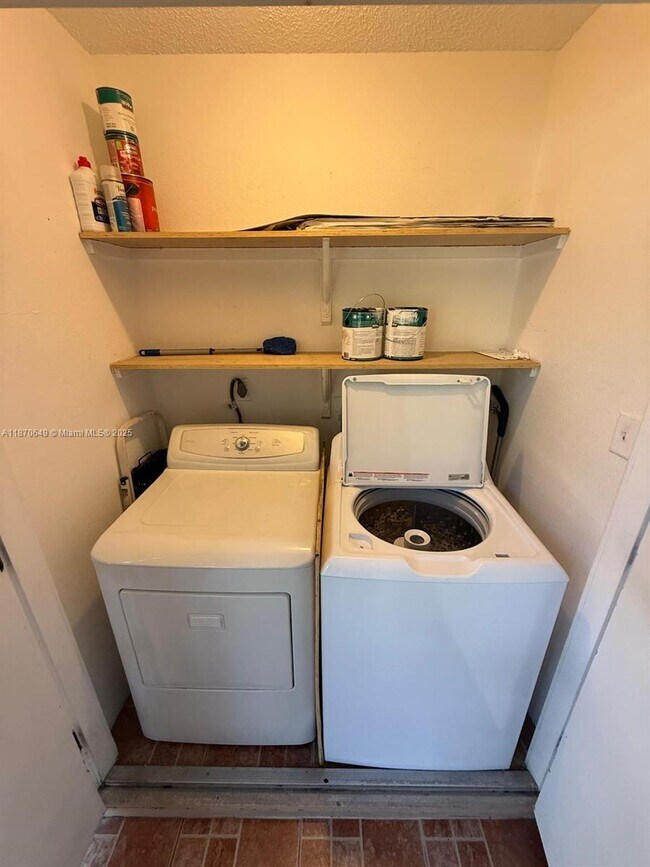 Building Photo - 15600 SW 106th Ln