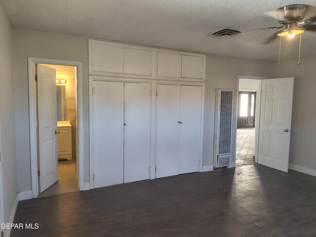 Building Photo - 714 N San Marcial St