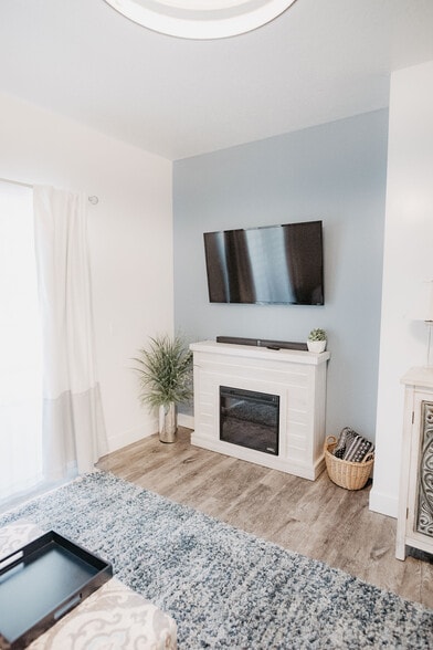 Building Photo - 875 S Depot St