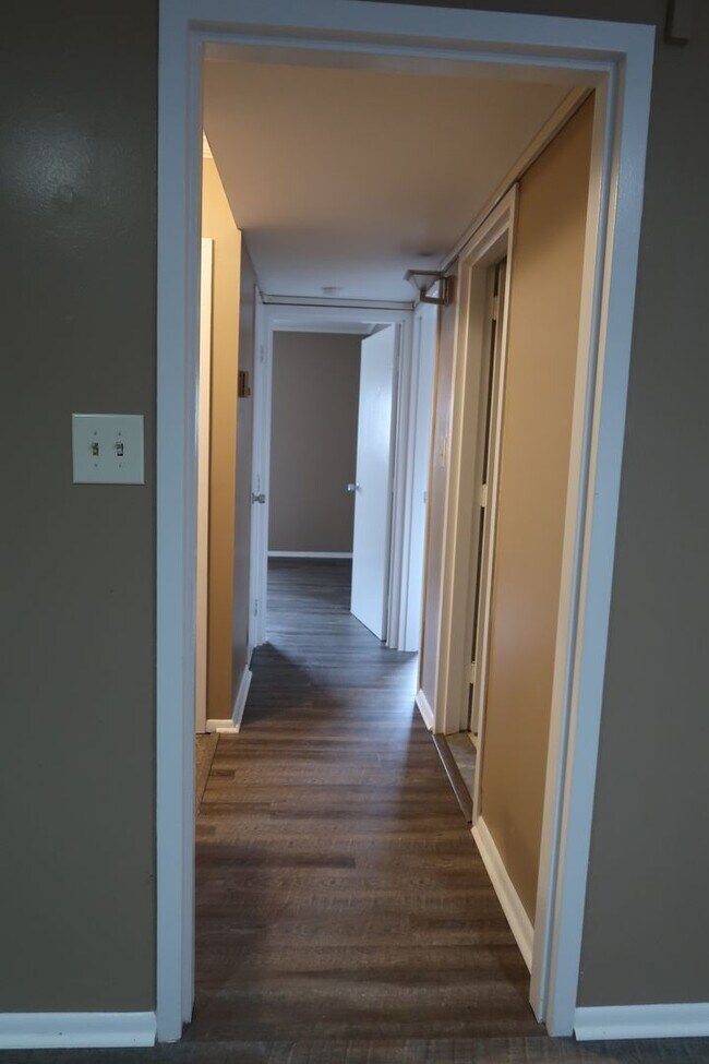 Building Photo - Lake Terrace #4. 3BD/1BA  Very spacious condo on Lake Avenue!  $2700 per month includes assigned ...