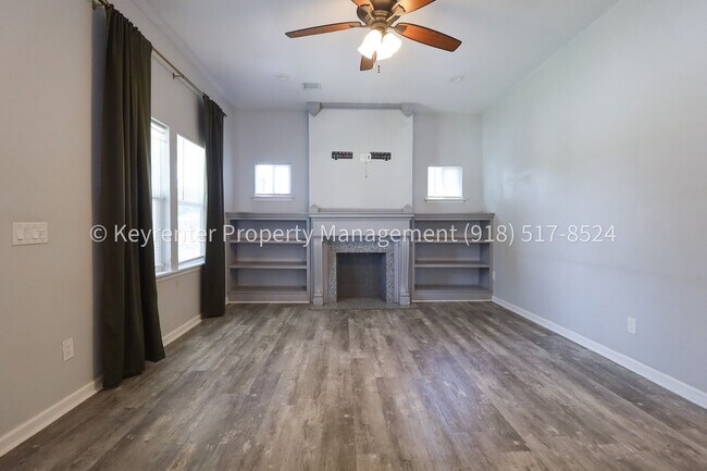 Building Photo - 1324 N Cheyenne Ave