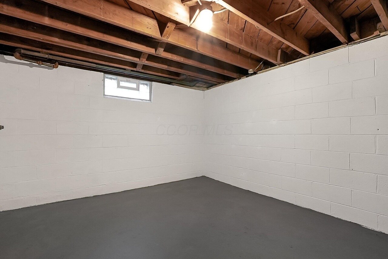 Building Photo - 653 Rhoads Ave