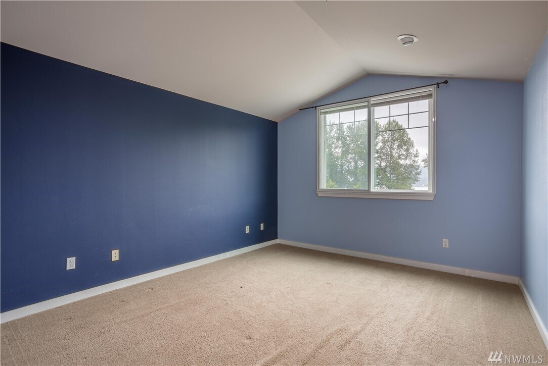 Building Photo - 3500 E Lake Sammamish Pky SE