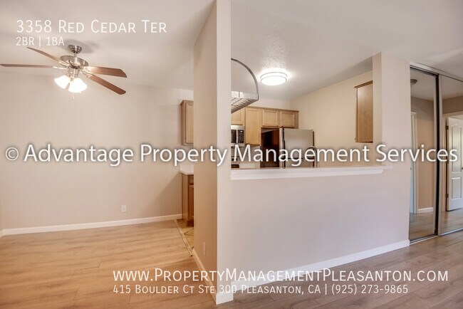 Building Photo - Welcoming 2 bed, 1 bath 750 sq ft condo lo...