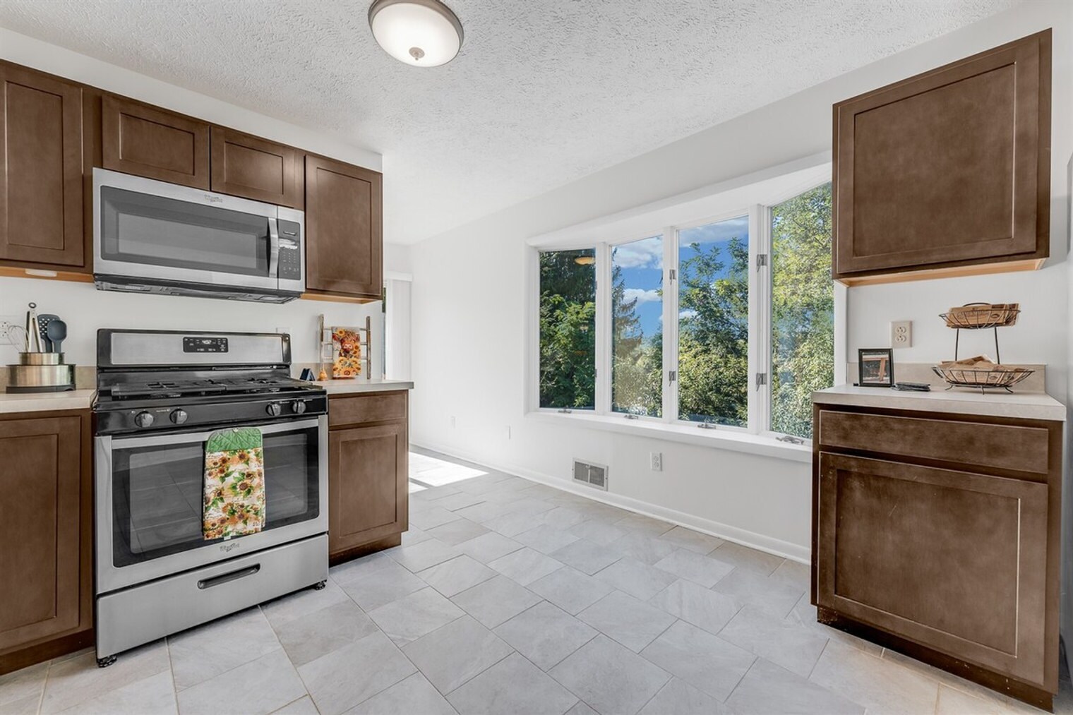 Building Photo - 521 Woodhaven Dr