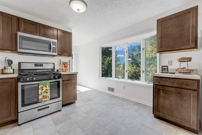 Building Photo - 521 Woodhaven Dr
