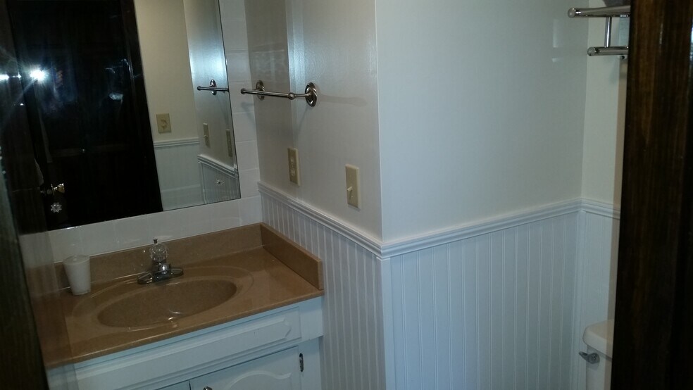 1/2 Bath - 24180 Woodridge Cir