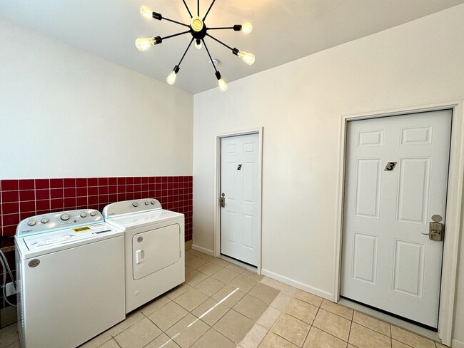 Building Photo - 301 W McMillan St