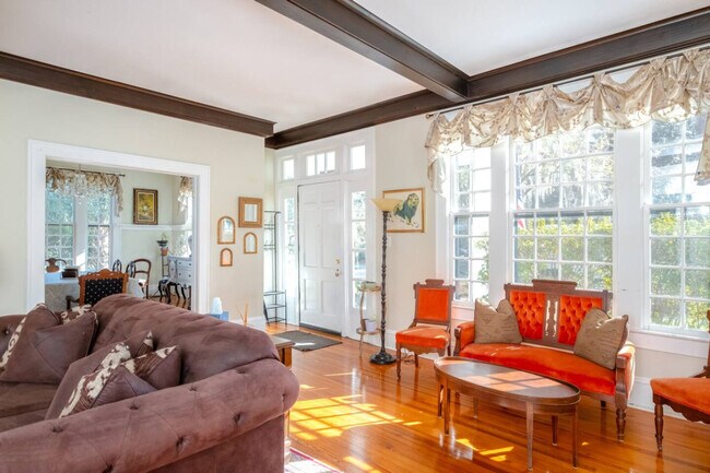 Primary Photo - 406 NE 7th Ave