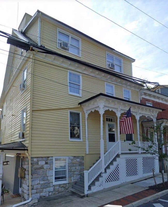 Building Photo - 402 S Cameron St