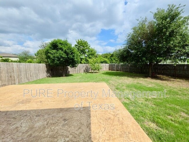 Building Photo - 13400 Briarwick Dr