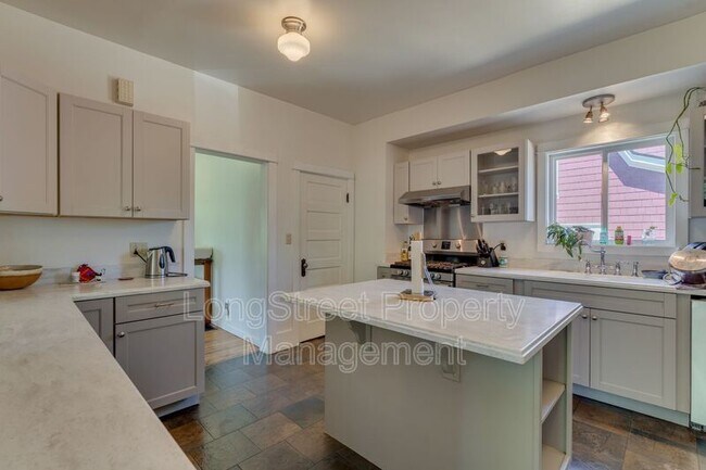 Building Photo - 5236 NE 18th Ave