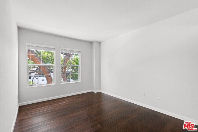 Building Photo - 14061 Milbank St