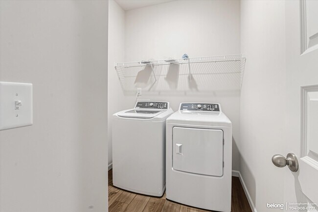 Building Photo - 2573 Ruby Dixon Xing Dr