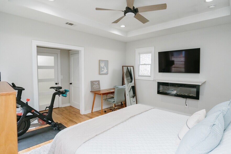 Building Photo - 733 Bonnie Brae Ave SW