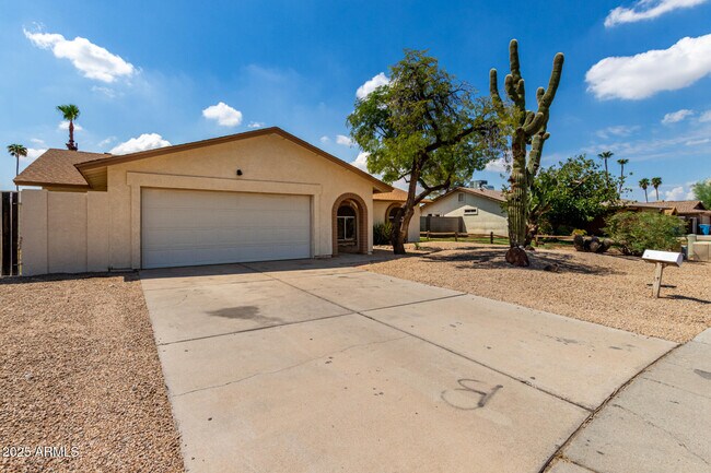Building Photo - 4001 W Libby St