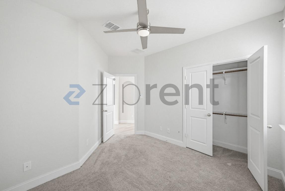 Building Photo - Unit
