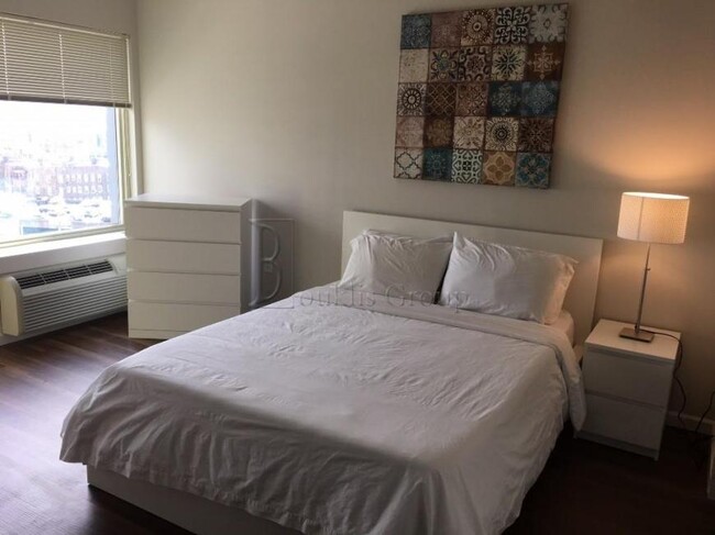 Building Photo - 3 bedroom in NEW YORK NY 10006