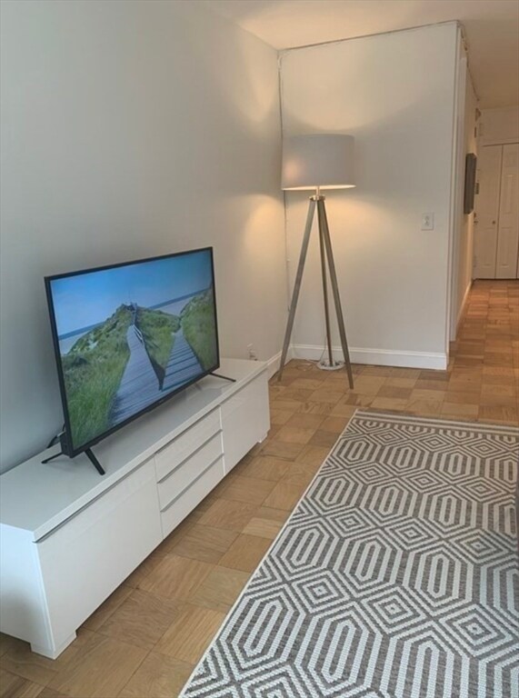 Building Photo - 65 E India Row