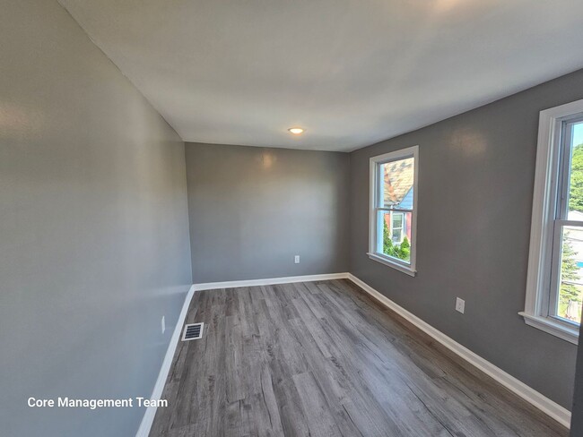 Building Photo - Fully Renovated 4 bedroom 1 bath home in B...