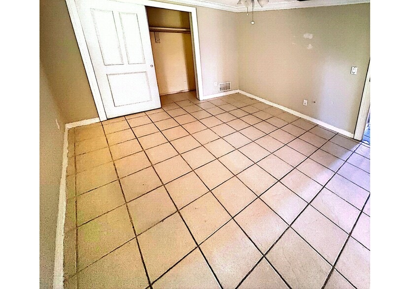 Building Photo - 1505 SE 36th St