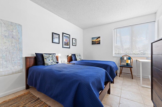 Building Photo - 353 S US Hwy 1