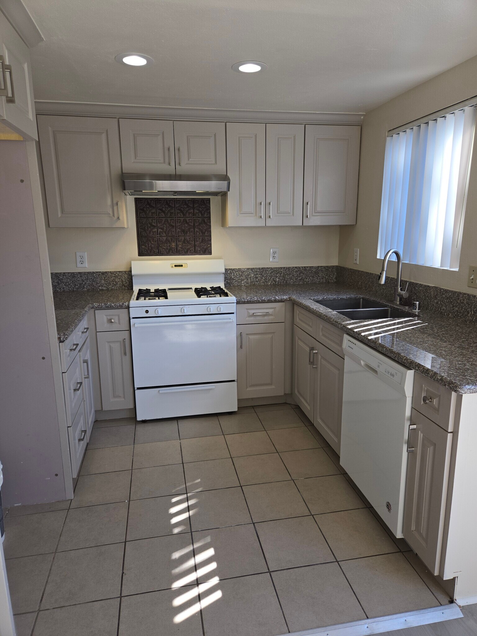 Building Photo - 713 Corvette Dr