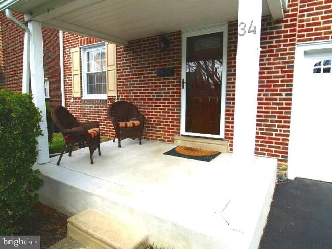 Building Photo - 34 Braeburn Rd